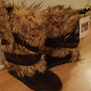 BNWT MukLuks